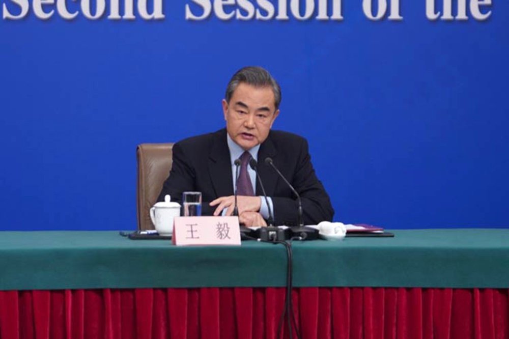 Chanceler Wang Yi expõe linhas básicas da política externa chinesa