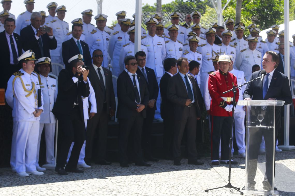 Soberania popular e senhores da guerra