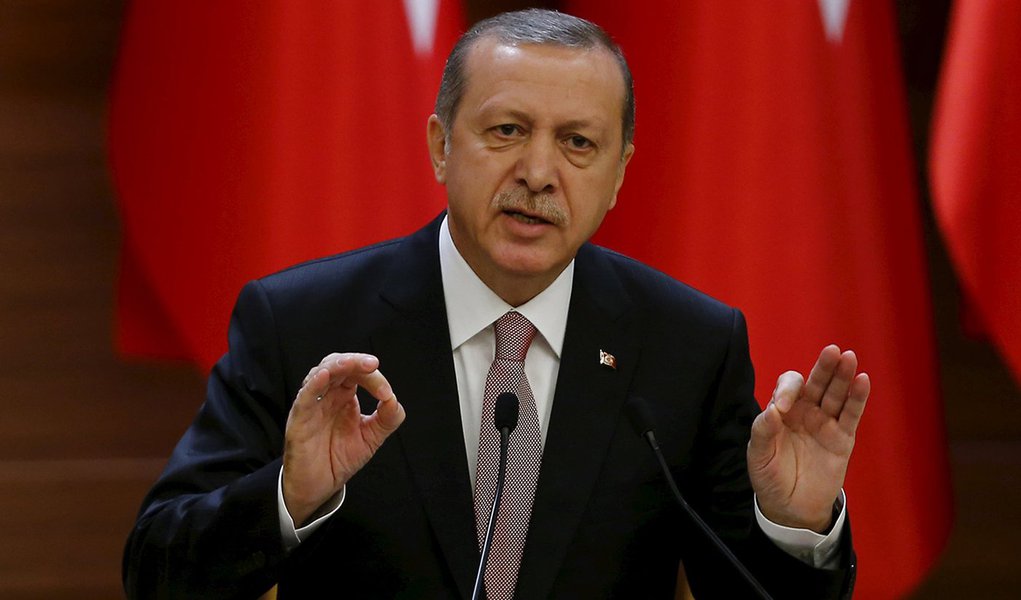 Turquia promete tomar medidas contra "terroristas econômicos"
