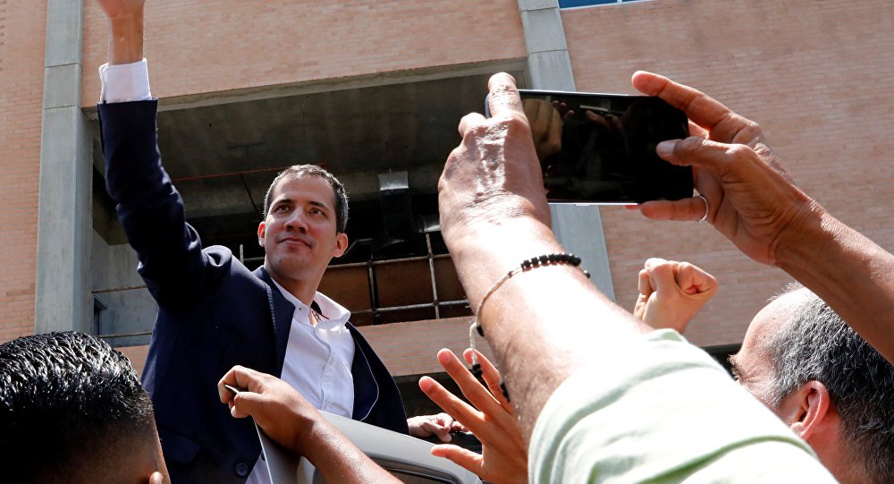 Guaidó retorna à Venezuela e convoca manifestação para sábado