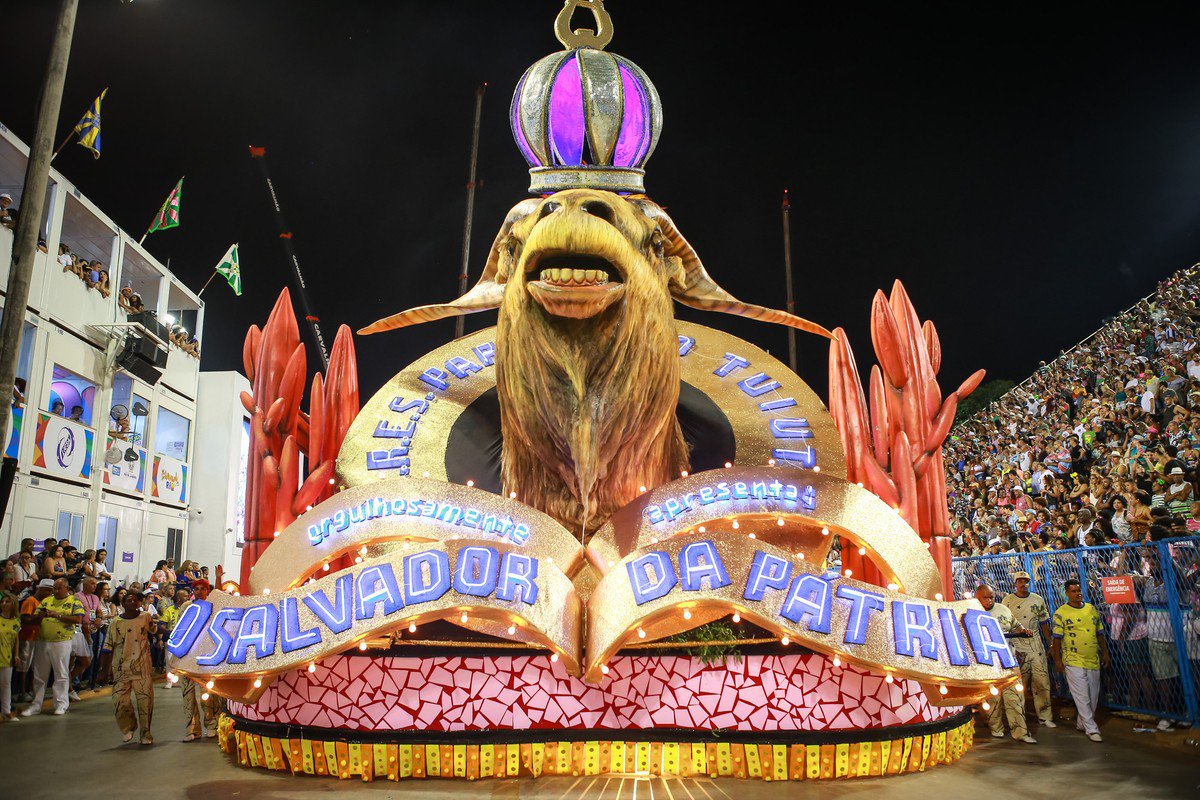 Tuiuti homenageia o salvador da pátria e puxa gritos por Lula Livre