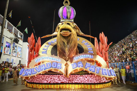 Tuiuti homenageia o salvador da pátria e puxa gritos por Lula Livre