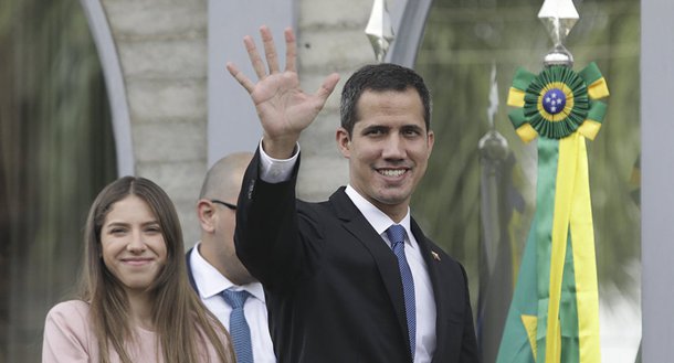 EUA ameaçam atacar Venezuela para proteger Guaidó