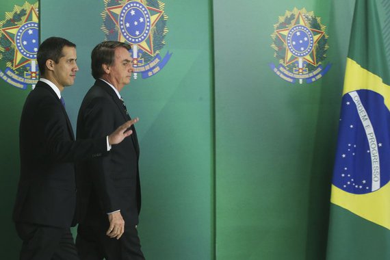 Após fracasso com 'ajuda', Guaidó fala em 'relação positiva' com Brasil