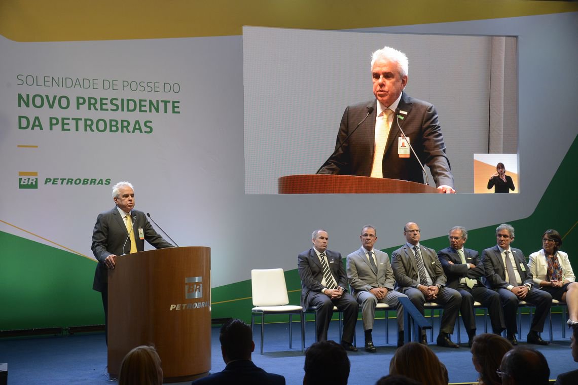 Petrobrás vai apresentar plano para venda de refinarias
