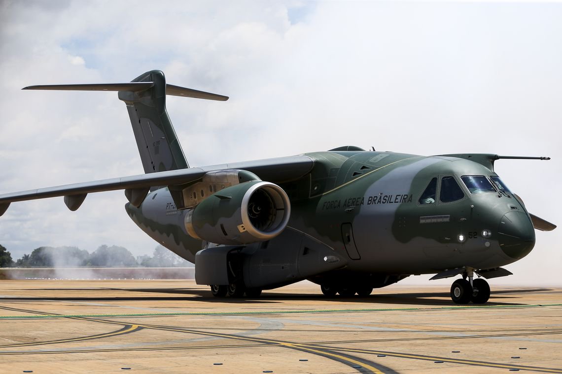 Acionistas da Embraer aprovam fusão com a Boeing