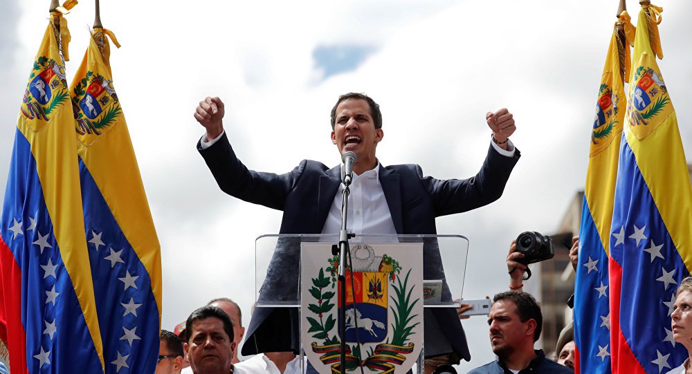 Após fracasso com ajuda, Guaidó pede pressão internacional contra Maduro