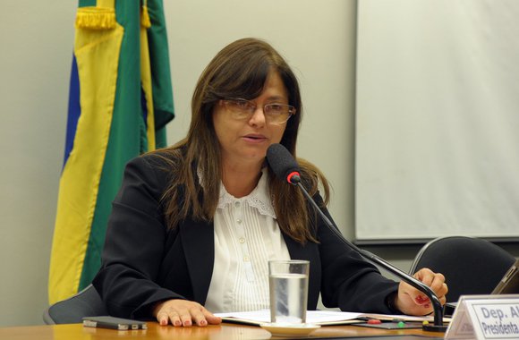 Alice Portugal: EUA usam desculpa infame para intervir na Venezuela