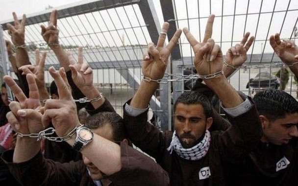 Empresas farmacêuticas de Israel testam medicamentos em prisioneiros palestinos