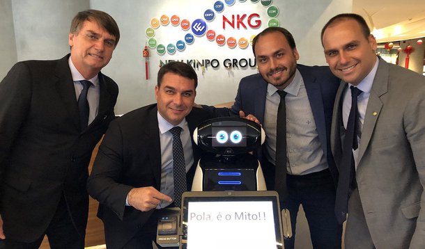 Jornalista de direita diz que Bolsonaro deve calar a boca dos filhos ainda hoje