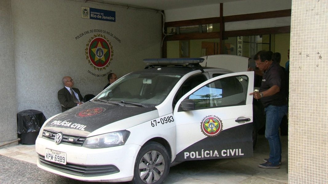 Polícia faz operação contra suspeitos de integrar milícia no Rio