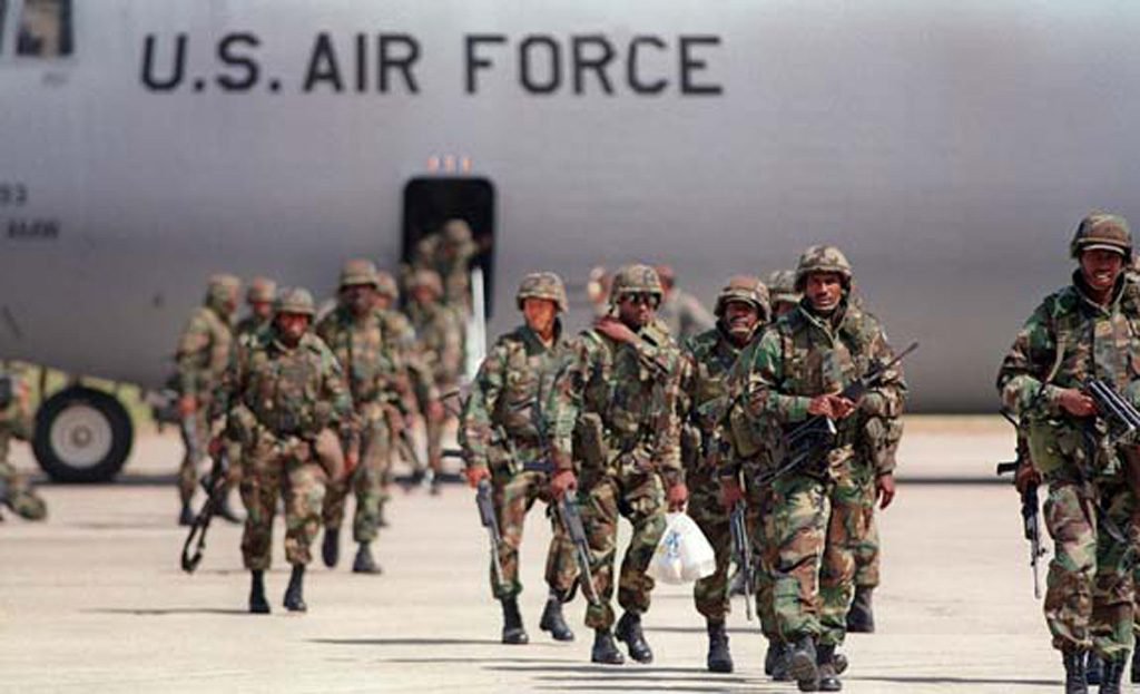 Cuba denuncia que EUA já mobilizam tropas para 'aventura militar' na Venezuela