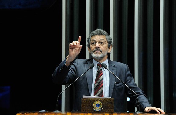 Senadores do PT propõem salário mínimo de R$ 1.006 para 2019