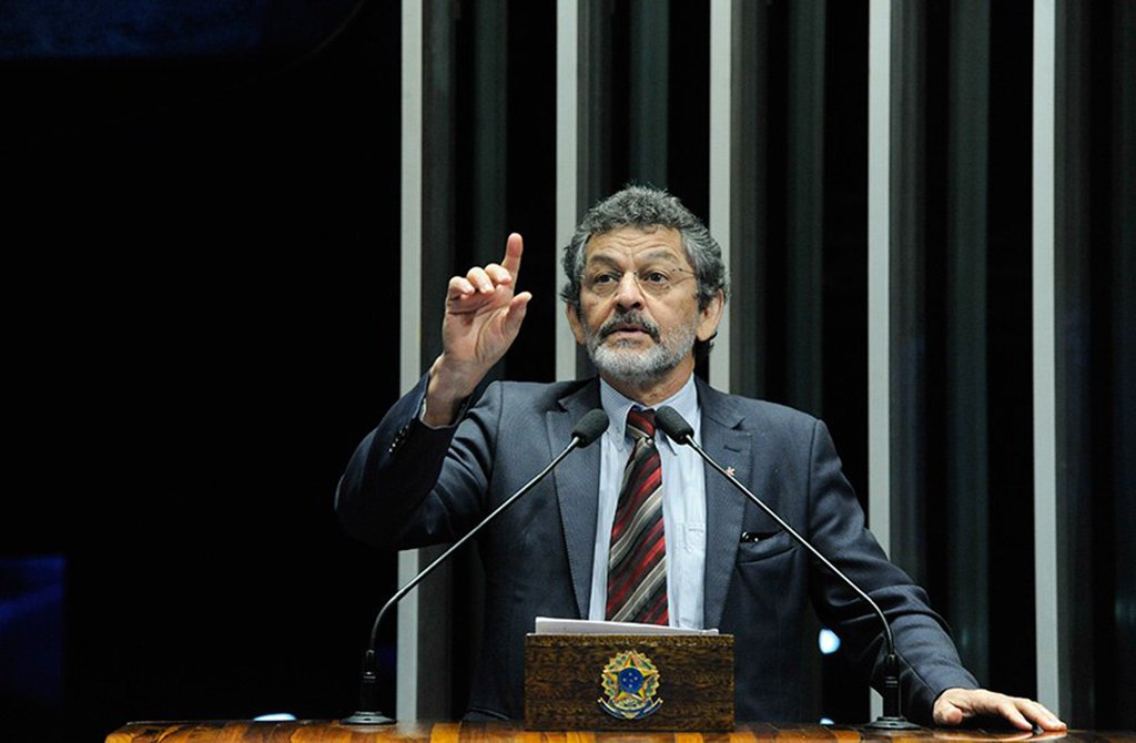Senadores do PT propõem salário mínimo de R$ 1.006 para 2019