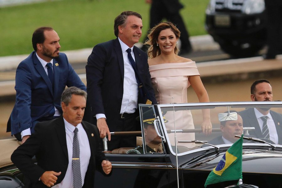 Bolsonaro tem que demitir o filho