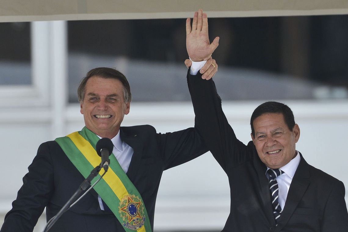 Em editorial, Estadão diz a Bolsonaro que 'governar não é tuitar'