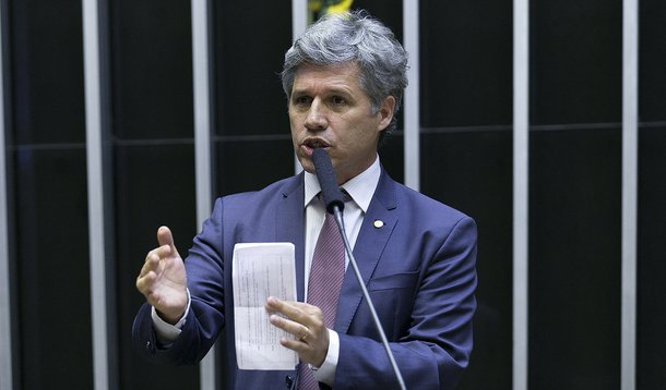 Teixeira: PSL usou as mulheres para fazer as campanhas dos homens