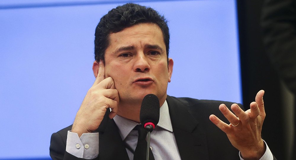 Moro tenta 'consertar' sua perseguição a Lula com projeto anticrime, diz deputada