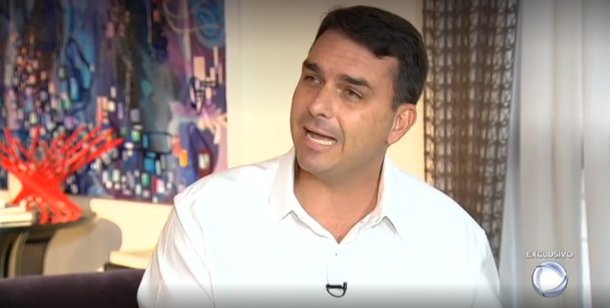Joaquim de Carvalho: Flávio Bolsonaro se afundou um pouco mais na lama