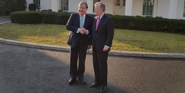Bolton se encontra com chanceler colombiano para transmitir ordens, diz Arreaza