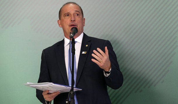 Parlamentares chilenos afirmam que Onyx ofendeu as vítimas de Pinochet