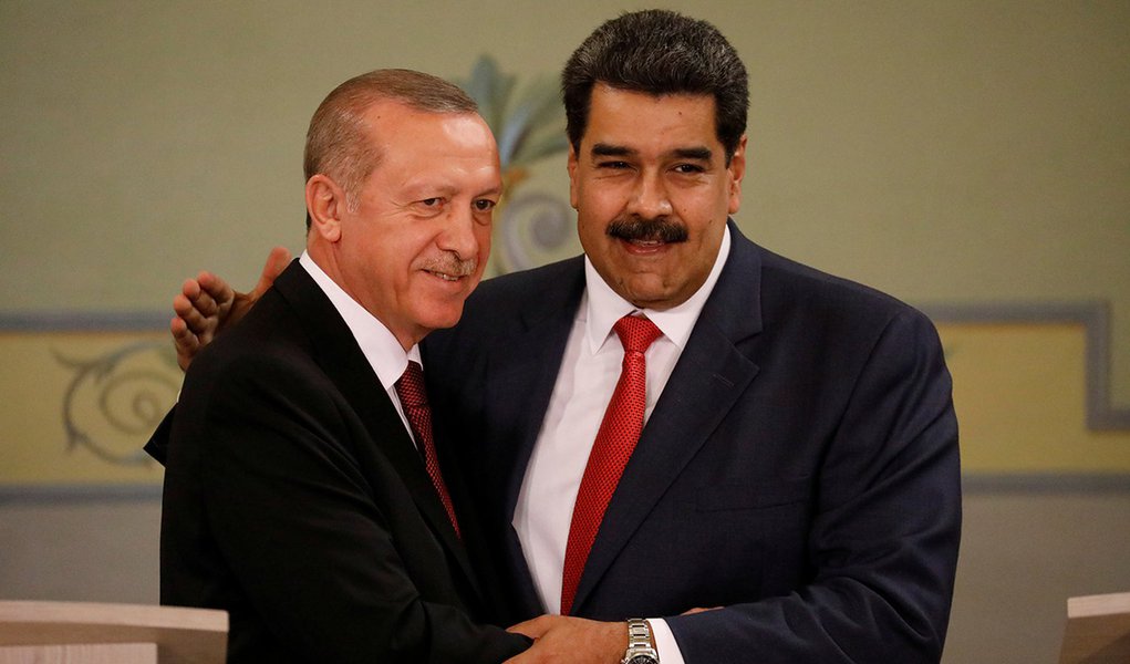Erdogan oferece apoio a Maduro na Venezuela