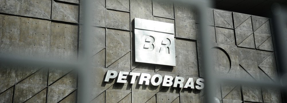 Petrobras reduz preço da gasolina em 1% nas refinarias