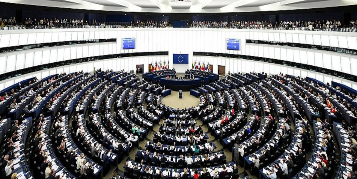 Parlamento Europeu fica a reboque dos EUA no apoio a golpe contra Venezuela