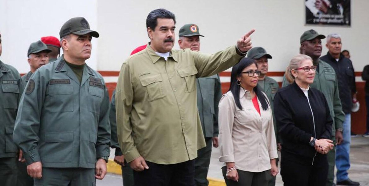 Maduro faz novo apelo às forças armadas para garantir a paz