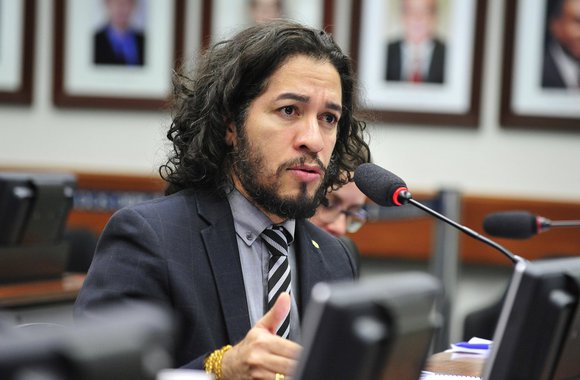 Decisão de Jean Wyllys é soco na cara do discurso bolsonarista