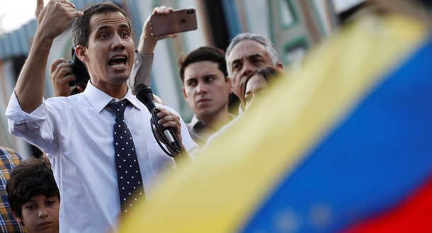 Guaidó diz que oposição realiza negociações secretas com militares para derrubar Maduro