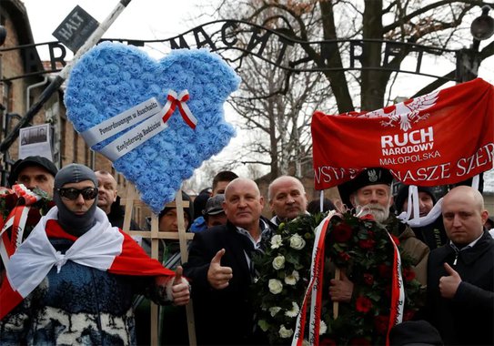 Extrema-direita realiza protestos em comemoração da libertação de Auschwitz