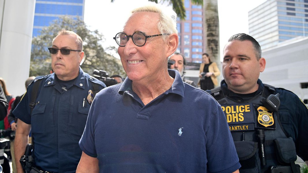 Roger Stone, ex-assessor de Trump, é preso por caso envolvendo russos