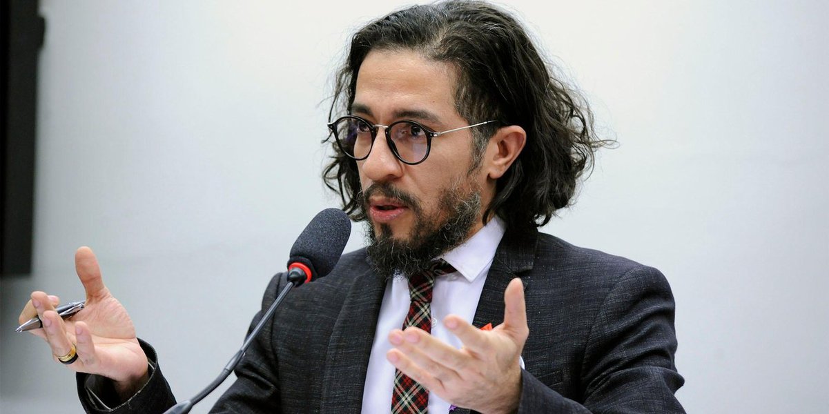 Tempo de exílios e o fim da ilusão da democracia