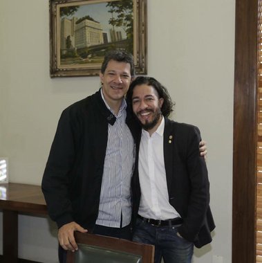 Haddad a Wyllys: 'você é nosso e o Brasil voltará a ser de todos'