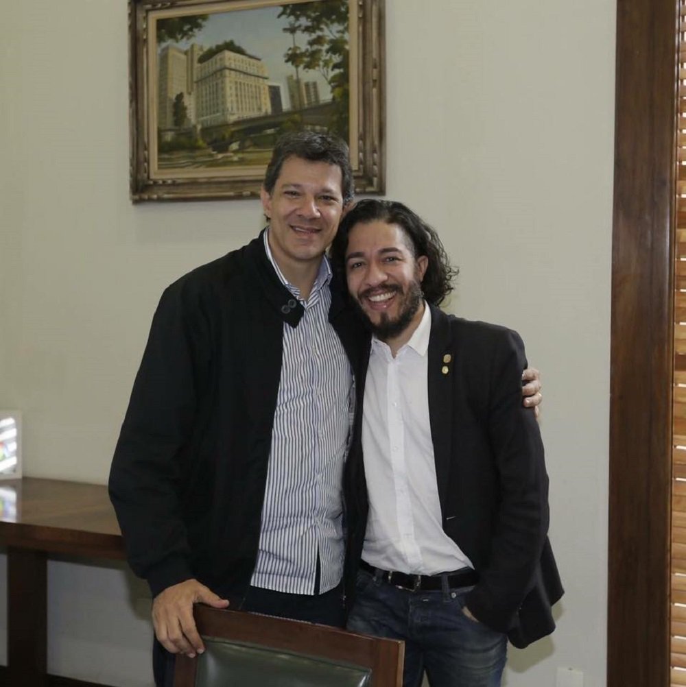Haddad a Wyllys: 'você é nosso e o Brasil voltará a ser de todos'
