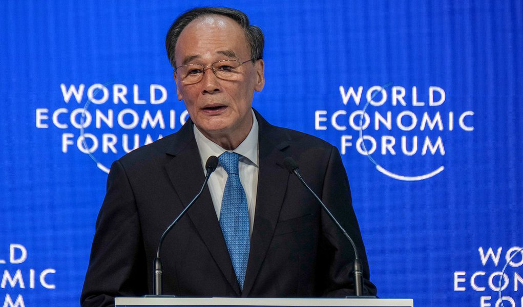 Em Davos, China diz que é imperativo respeitar a soberania nacional