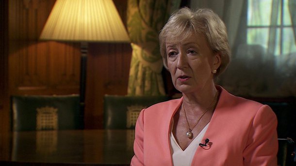 Brexit pode ser adiado por algumas semanas, diz líder conservadora
