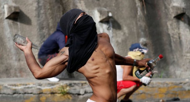 Análise: oposição venezuelana busca 'elo mais fraco' para realizar golpe militar