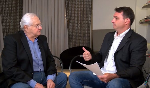 Boris Casoy passa vexame após defender Flávio Bolsonaro em entrevista chapa-branca
