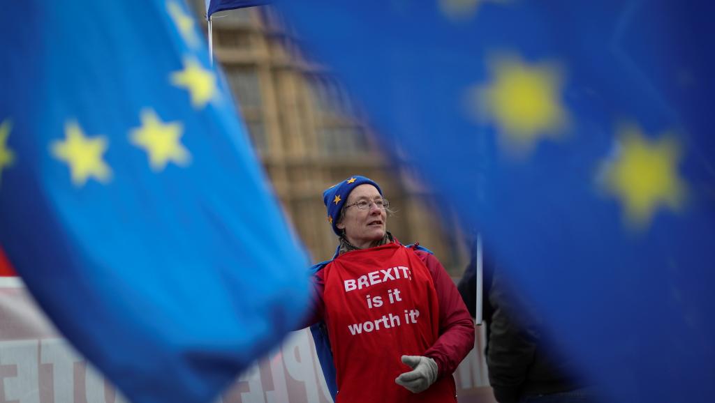 Britânicos que votaram pelo Brexit se arrependem e se unem contra saída da UE