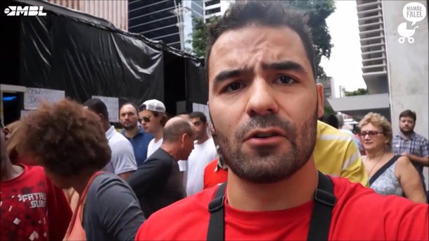 Até Arthur Mamãe Falei já pede a renúncia de Flávio Bolsonaro 