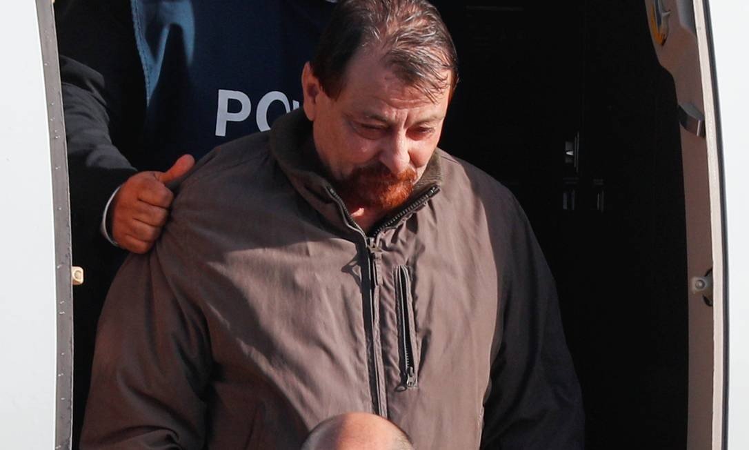Battisti ficará sozinho em cela de alta segurança por seis meses