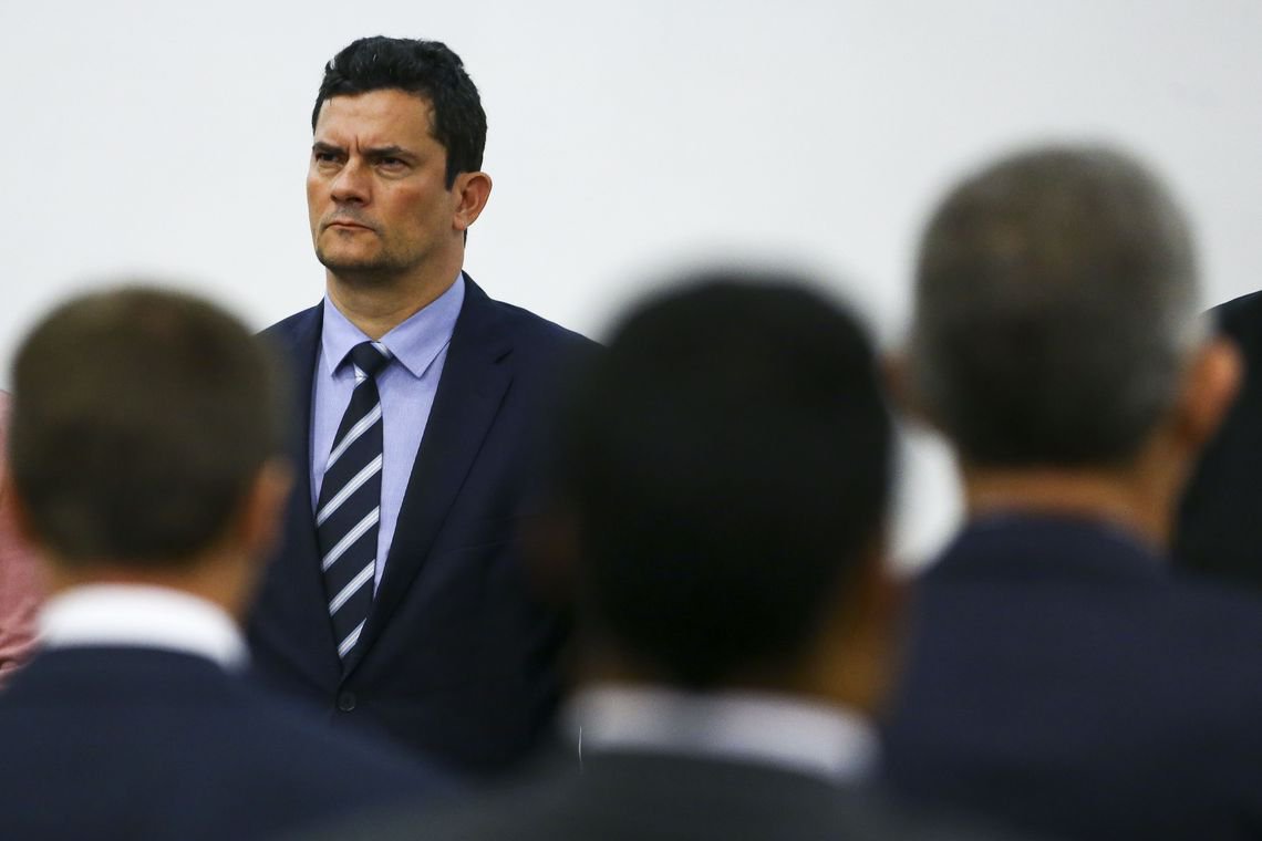 Em Portugal, Moro defende delação premiada e é contestado