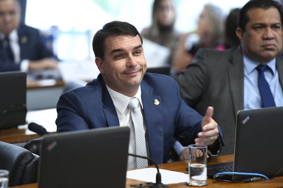 Família de ex-madrasta pagava para Flávio nomeá-la, diz Época