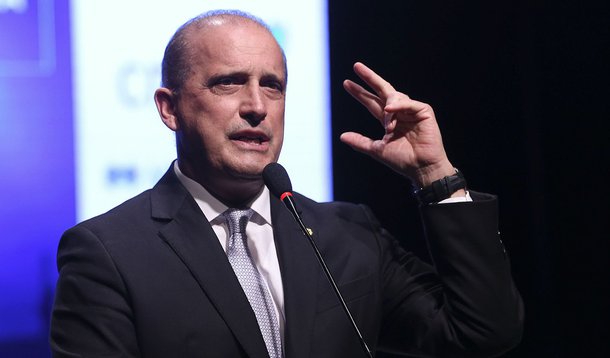 Onyx acusa o PT e faz da mentira e do cinismo o método Bolsonaro de governar