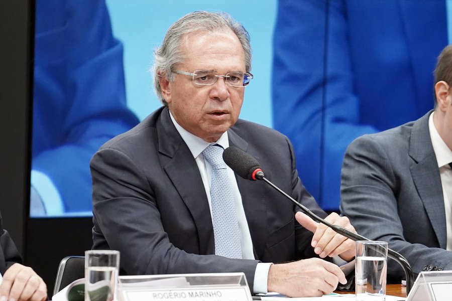 Paulo Guedes está costeando o alambrado?