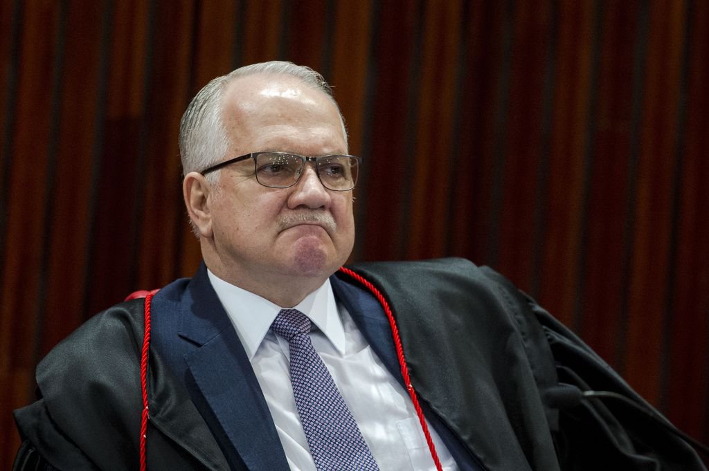 Fachin leva a plenário pedido para suspender inquérito das fake news