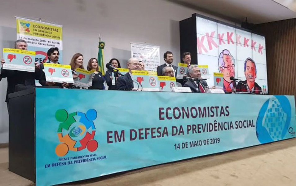 Economistas destroem 'mitos' da 'reforma' da Previdência e lançam manifesto