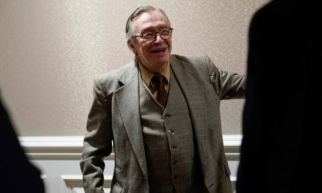 Vídeos de Olavo de Carvalho estão na categoria Comédia do YouTube